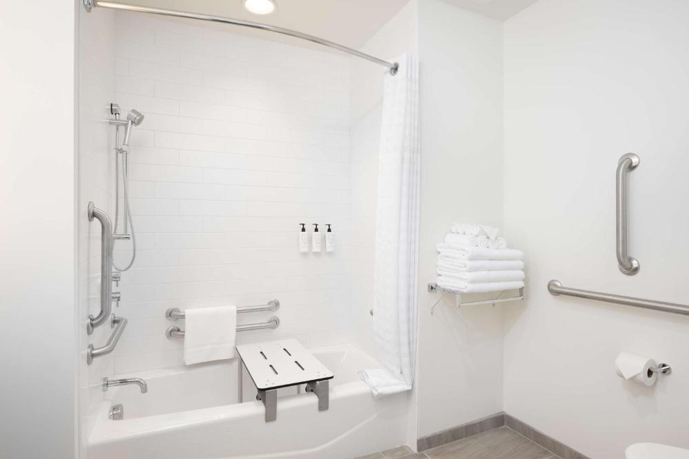 Queen Room with Two Queen Beds and Bath Tub - Mobility Access interior